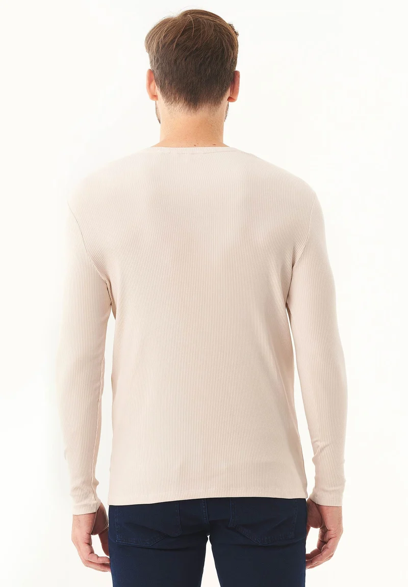 Geripptes Henley Langarmshirt aus Bio-Baumwolle