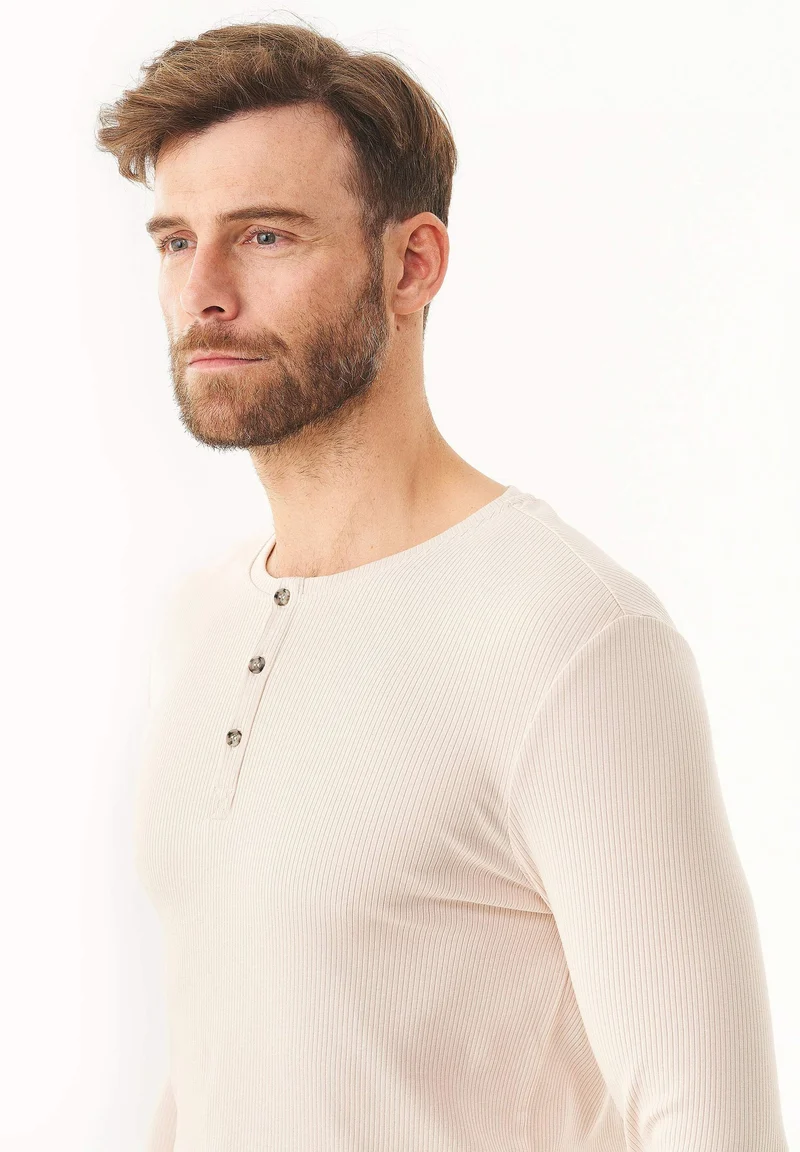 Geripptes Henley Langarmshirt aus Bio-Baumwolle