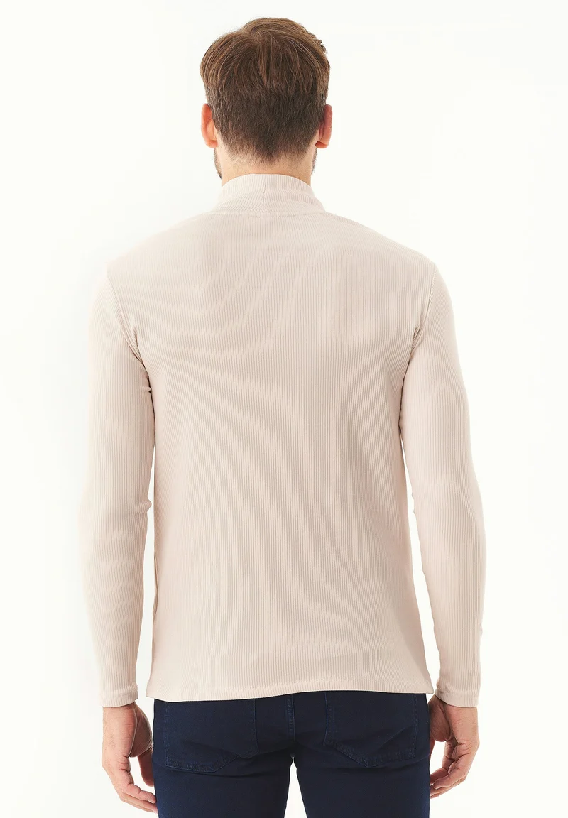 Geripptes Langarmshirt aus Bio-Baumwolle mit Rollkragen