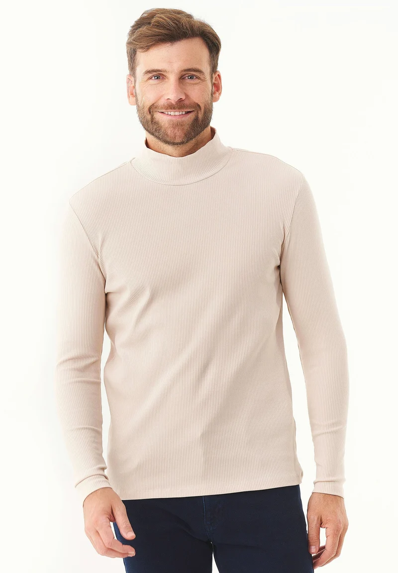 Geripptes Langarmshirt aus Bio-Baumwolle mit Rollkragen