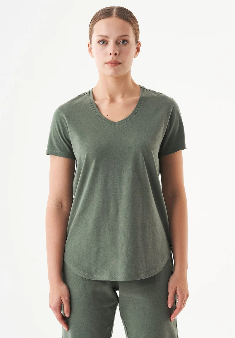 TUBA Basic T-Shirt aus Bio-Baumwolle mit V-Ausschnitt