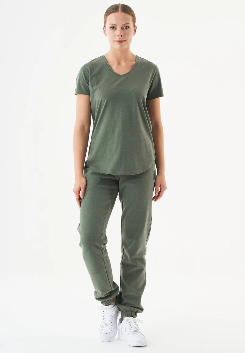 TUBA Basic T-Shirt aus Bio-Baumwolle mit V-Ausschnitt
