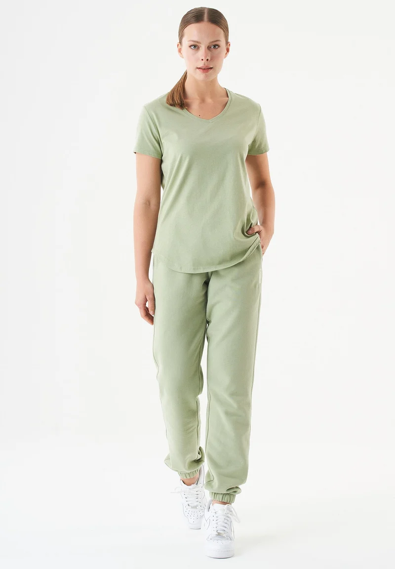 TUBA Basic T-Shirt aus Bio-Baumwolle mit V-Ausschnitt