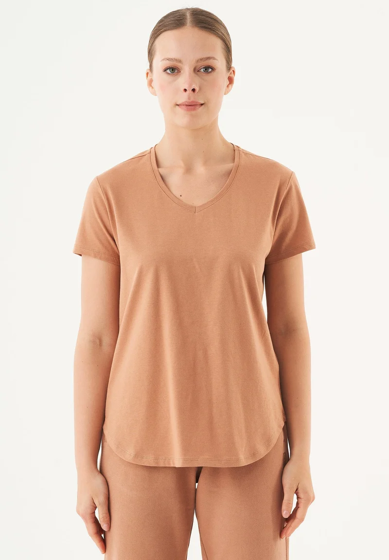 TUBA Basic T-Shirt aus Bio-Baumwolle mit V-Ausschnitt