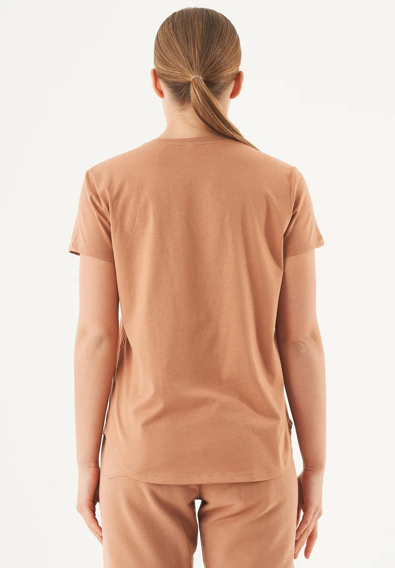 TUBA Basic T-Shirt aus Bio-Baumwolle mit V-Ausschnitt