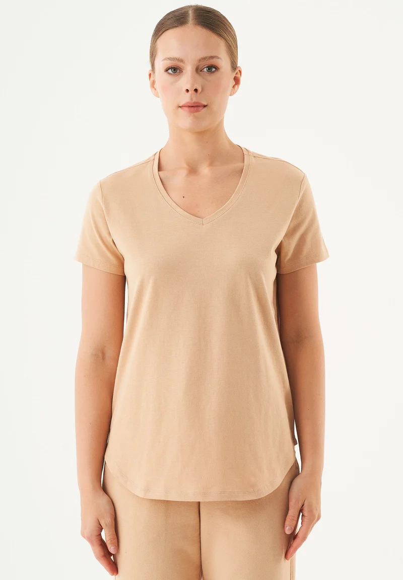 TUBA Basic T-Shirt aus Bio-Baumwolle mit V-Ausschnitt