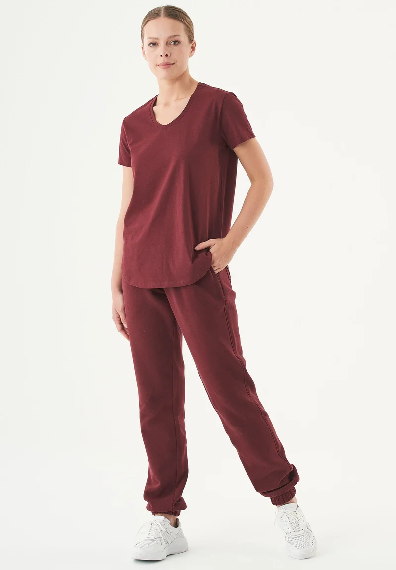 TUBA Basic T-Shirt aus Bio-Baumwolle mit V-Ausschnitt