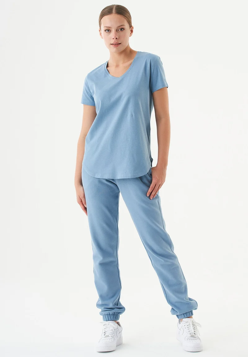 TUBA Basic T-Shirt aus Bio-Baumwolle mit V-Ausschnitt