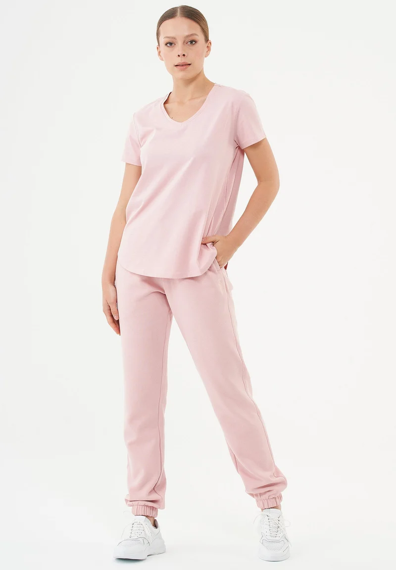TUBA Basic T-Shirt aus Bio-Baumwolle mit V-Ausschnitt