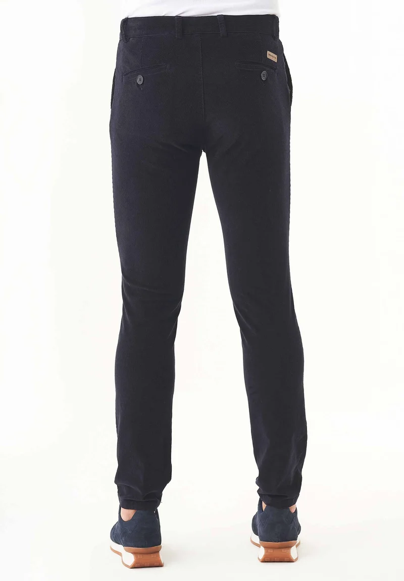 Slim Cordhose aus Bio-Baumwolle