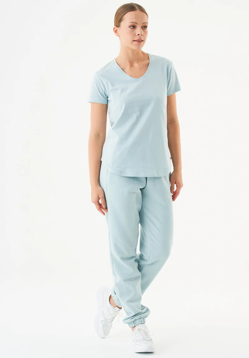TUBA Basic T-Shirt aus Bio-Baumwolle mit V-Ausschnitt