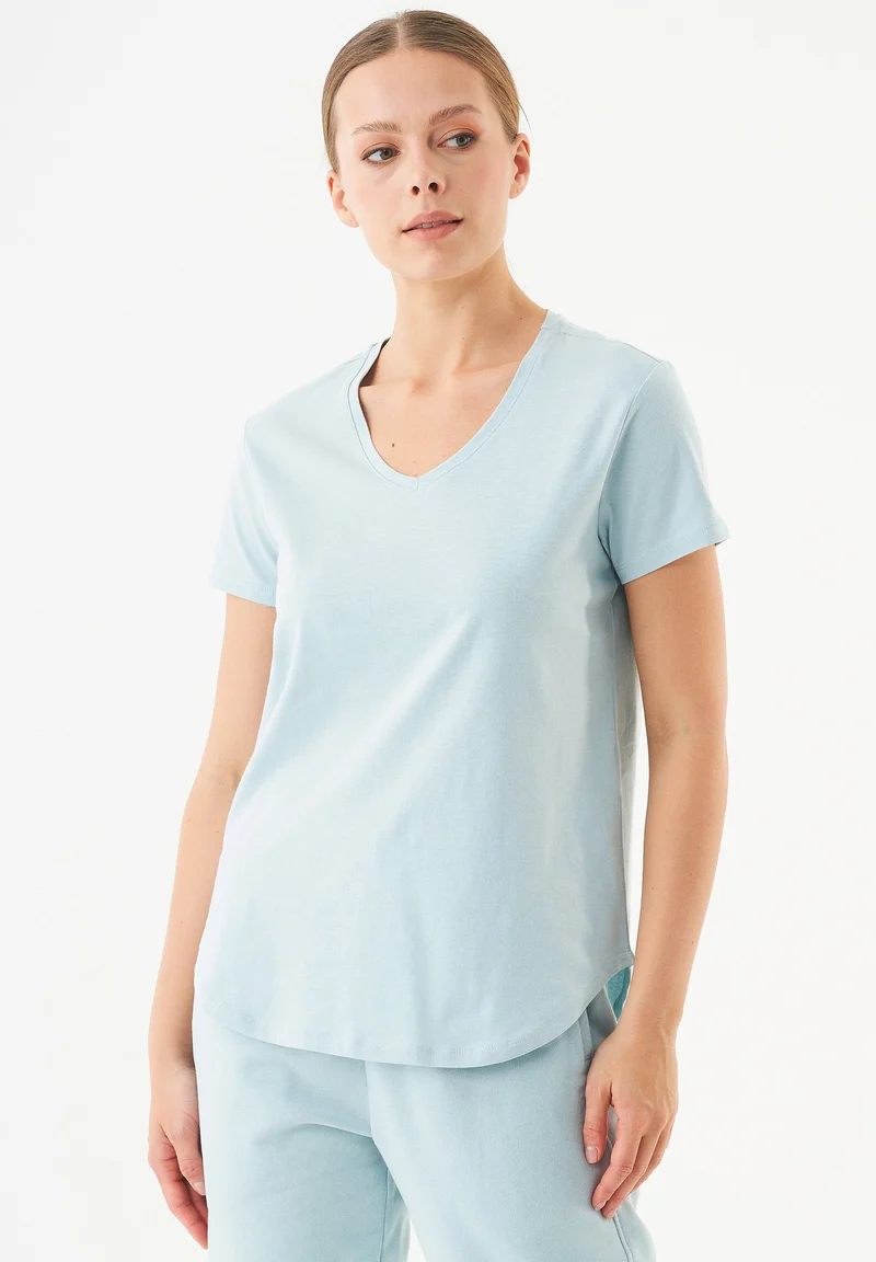 TUBA Basic T-Shirt aus Bio-Baumwolle mit V-Ausschnitt