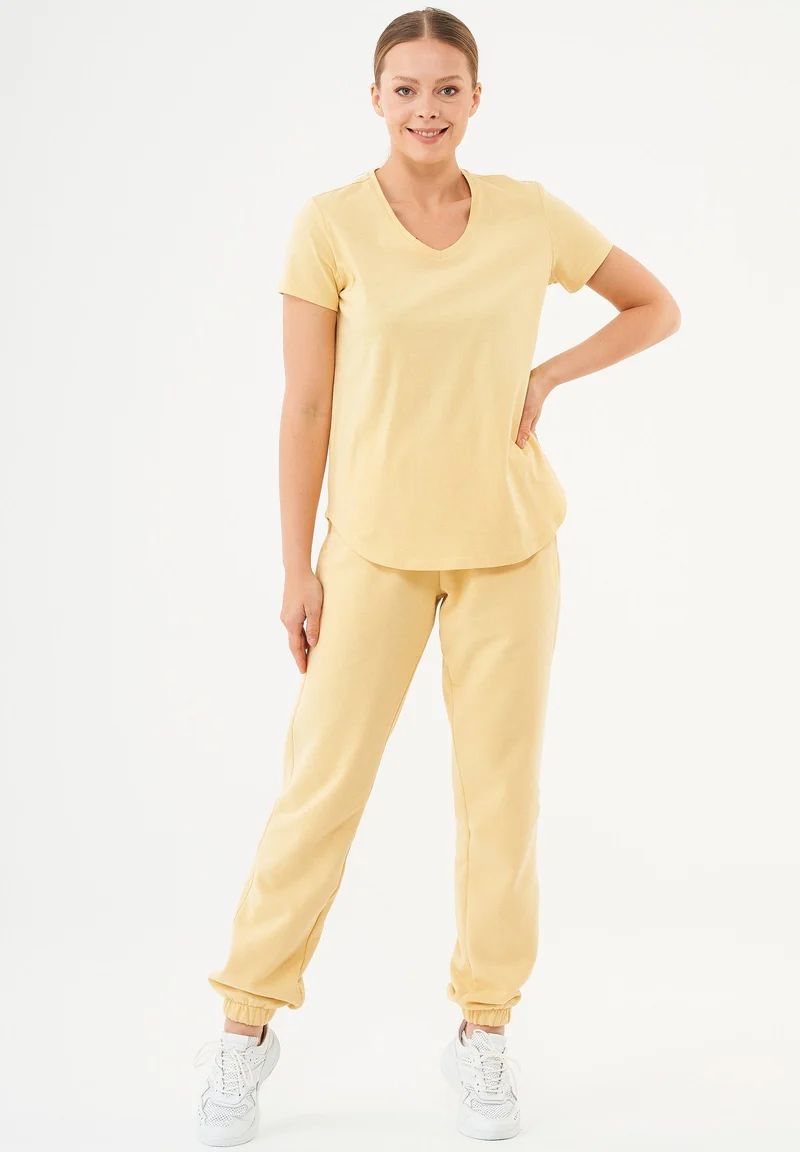 TUBA Basic T-Shirt aus Bio-Baumwolle mit V-Ausschnitt