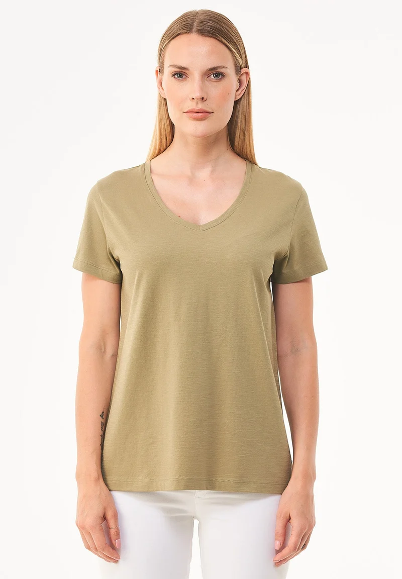 Basic T-Shirt aus Bio-Baumwolle mit V-Ausschnitt