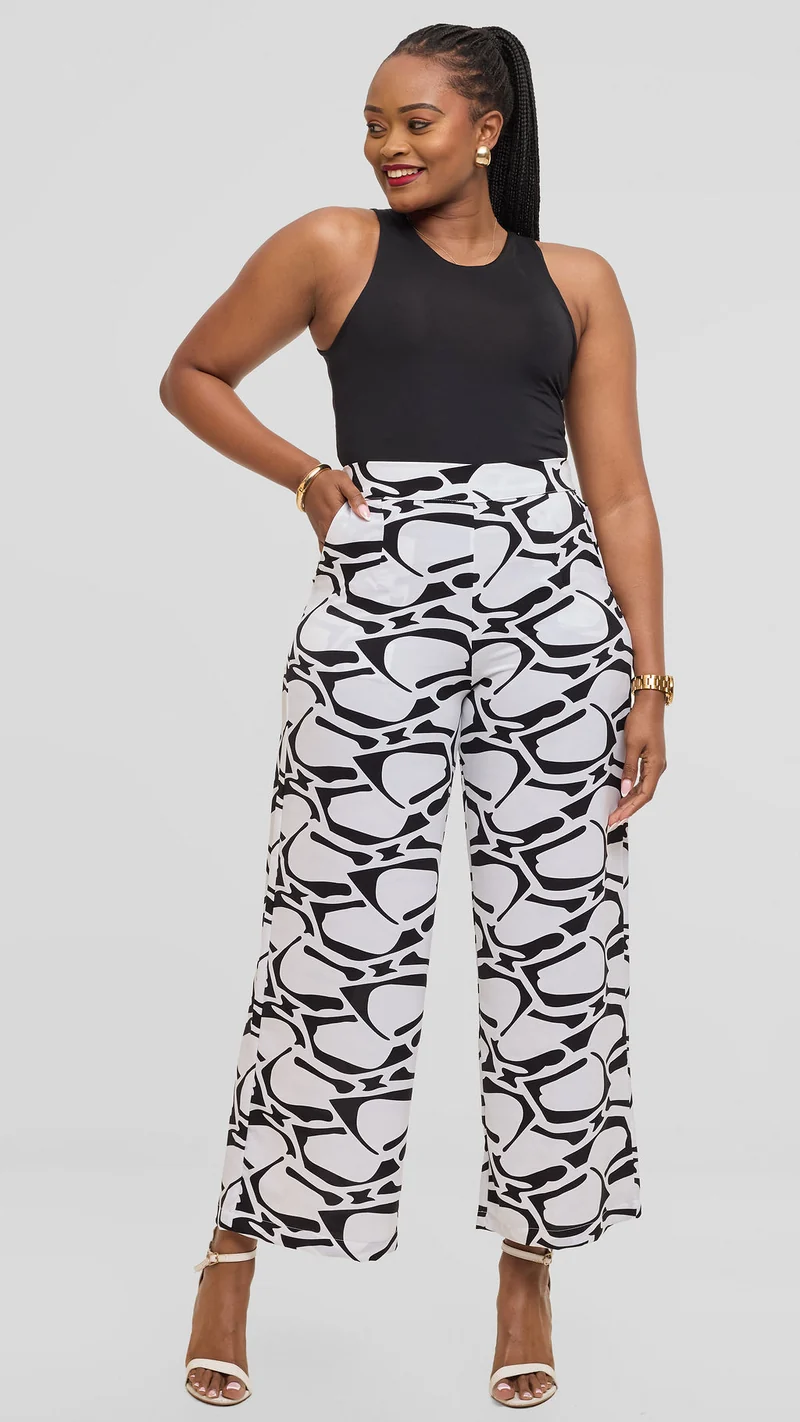 Vivo Maisha Straight Leg Pants in Crepe- White / Black Print
