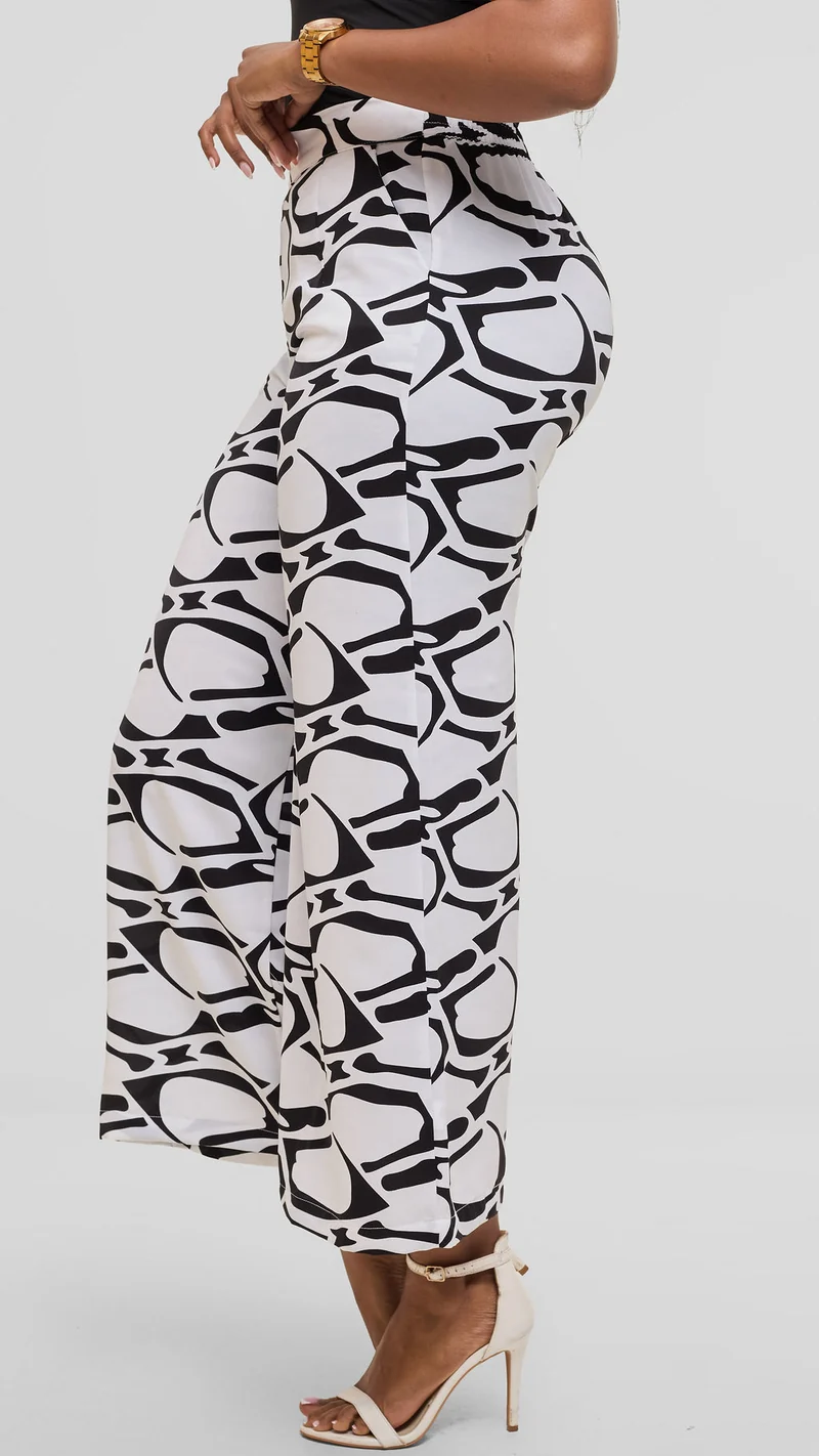 Vivo Maisha Straight Leg Pants in Crepe- White / Black Print