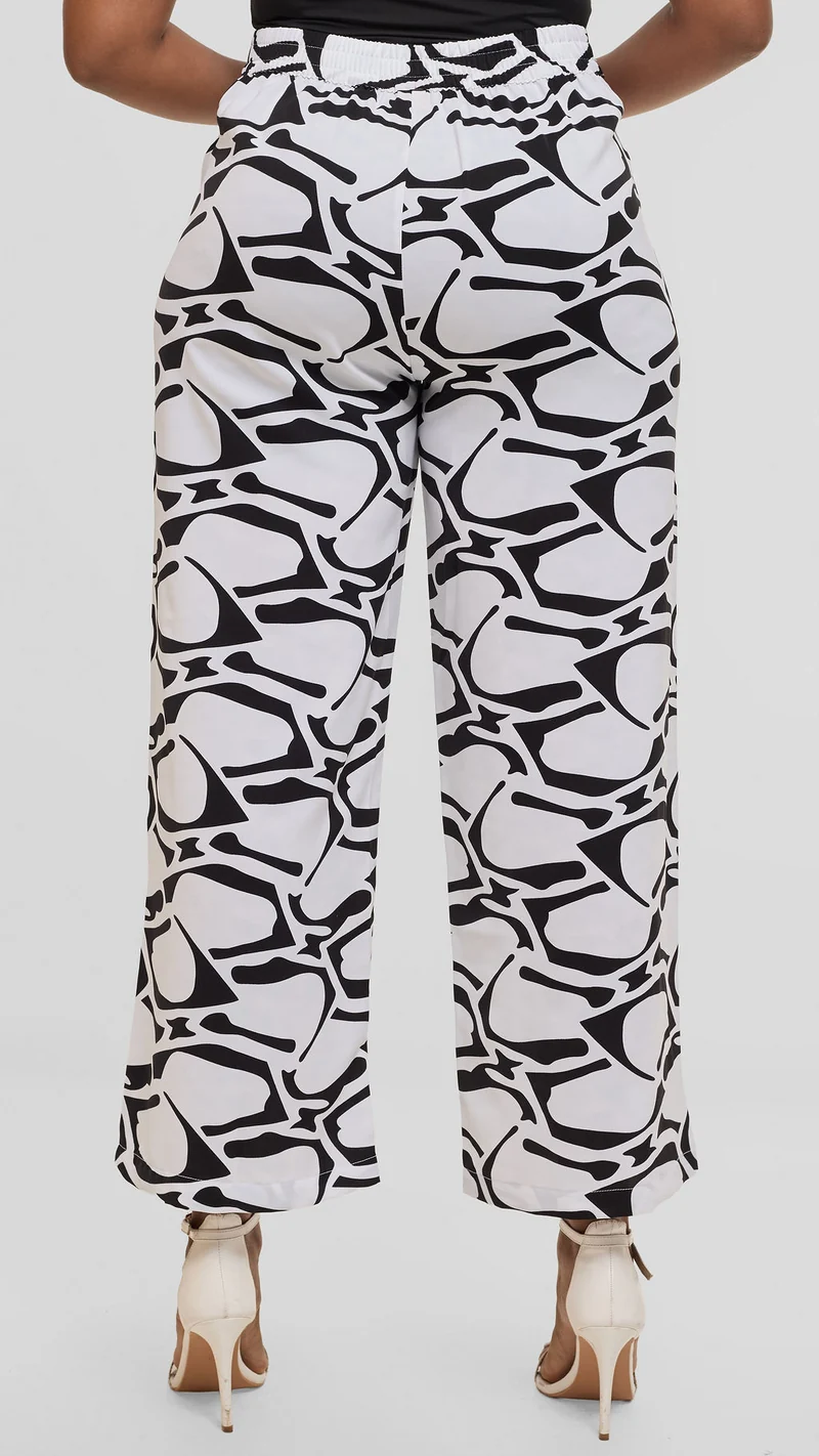 Vivo Maisha Straight Leg Pants in Crepe- White / Black Print
