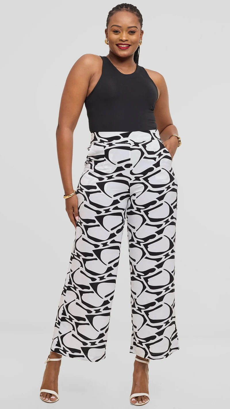 Vivo Maisha Straight Leg Pants in Crepe- White / Black Print