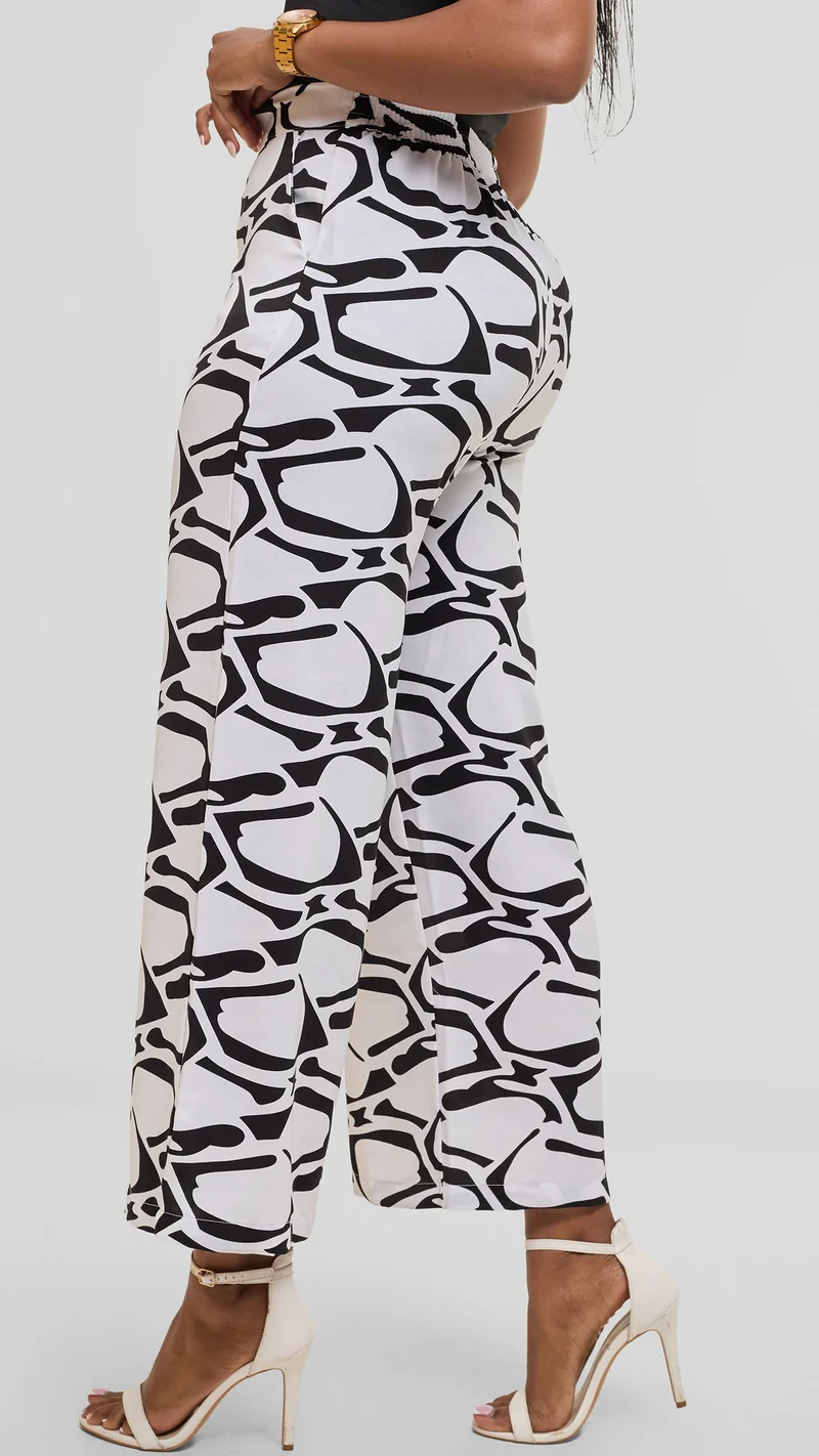 Vivo Maisha Straight Leg Pants in Crepe- White / Black Print
