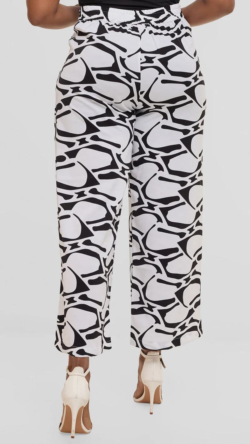 Vivo Maisha Straight Leg Pants in Crepe- White / Black Print