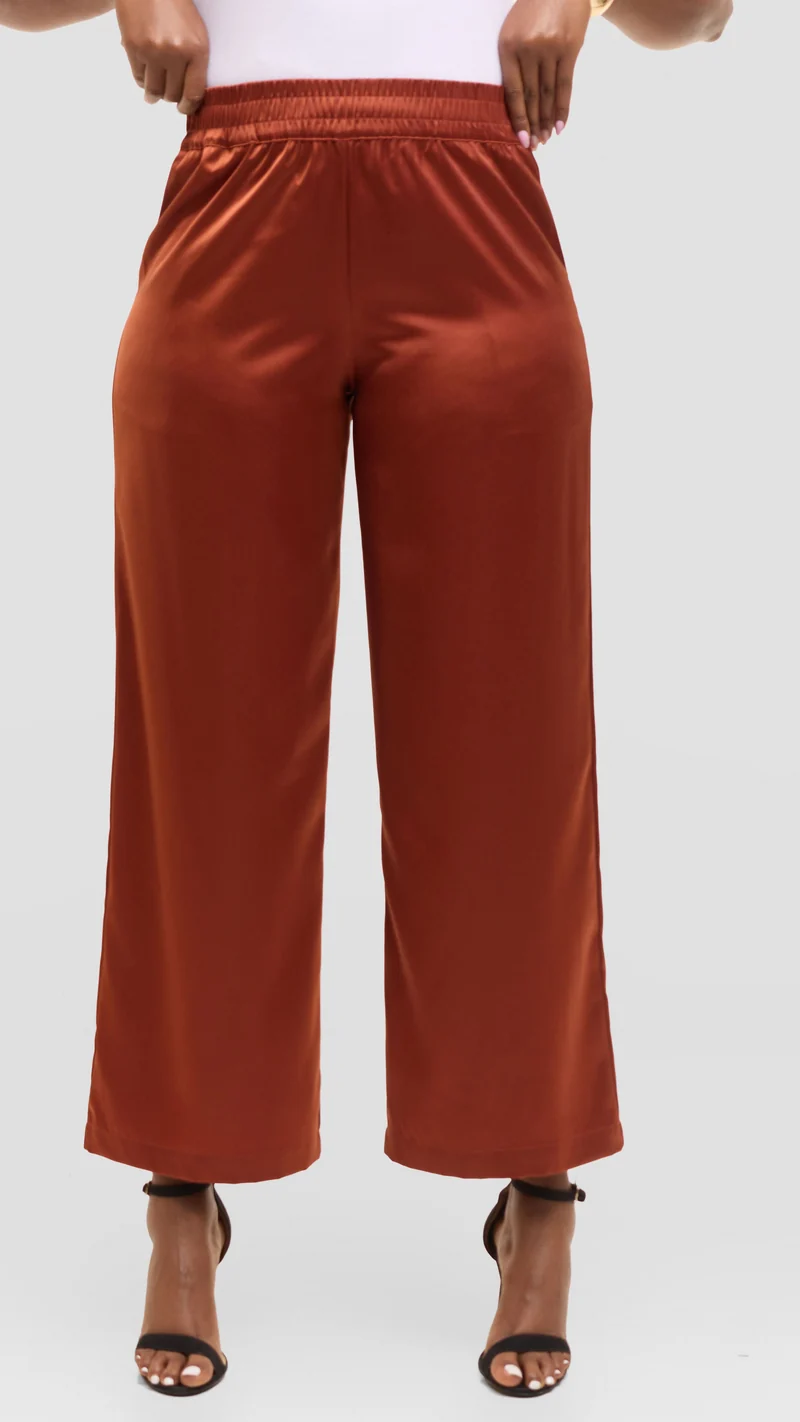 Vivo Straight Leg Pants in Satin - Rust
