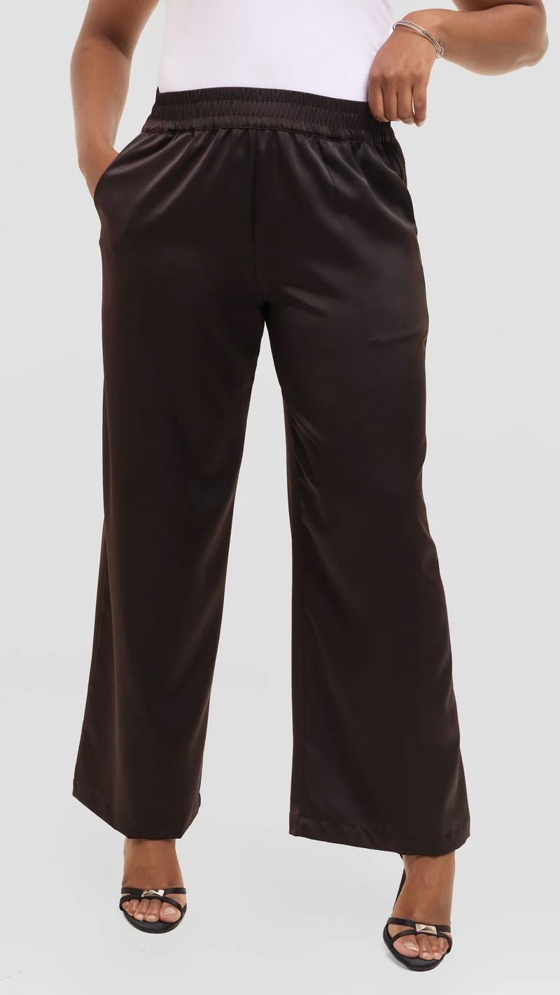 Vivo Straight Leg Pants in Satin - Chocolate