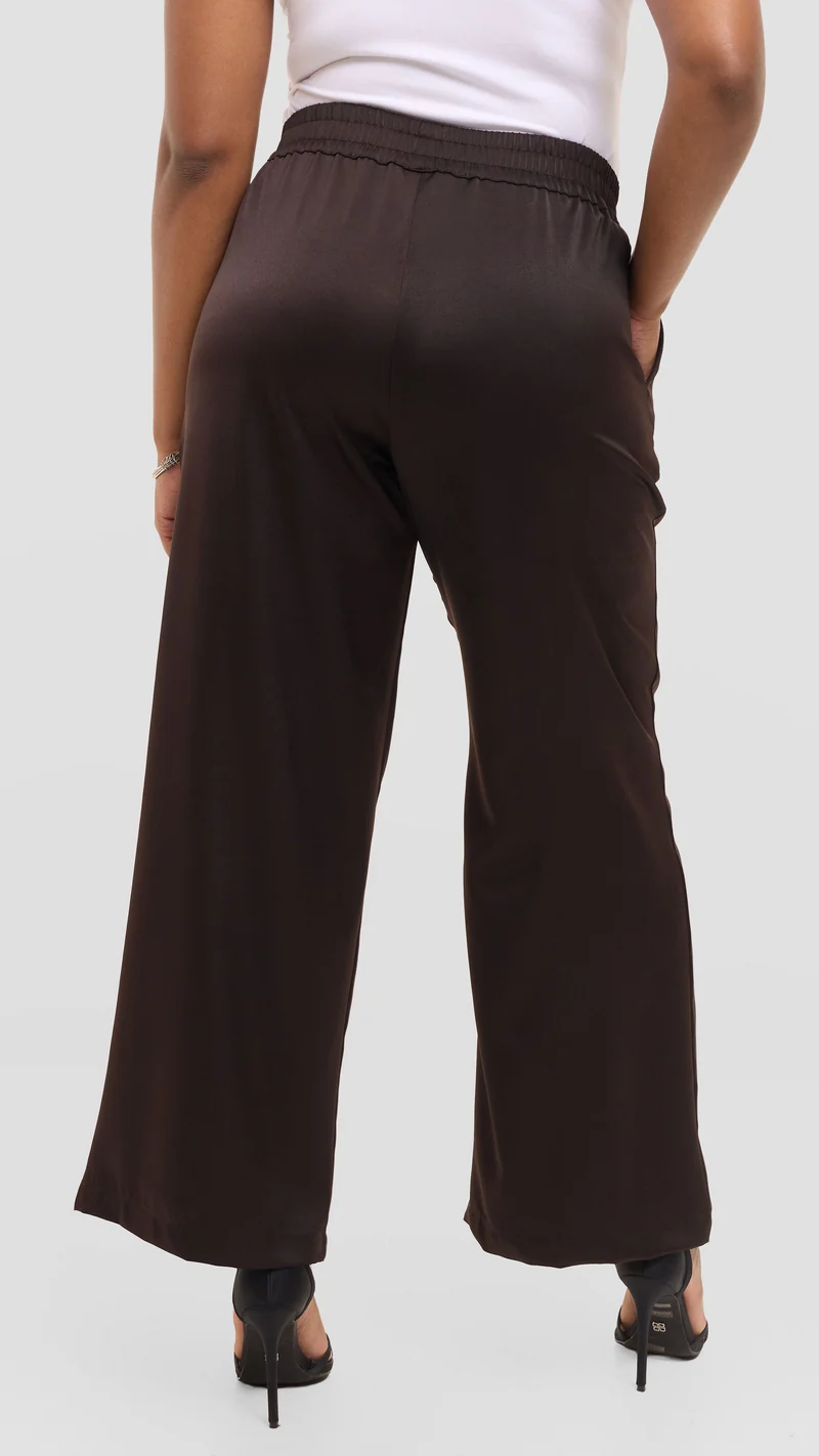 Vivo Straight Leg Pants in Satin - Chocolate