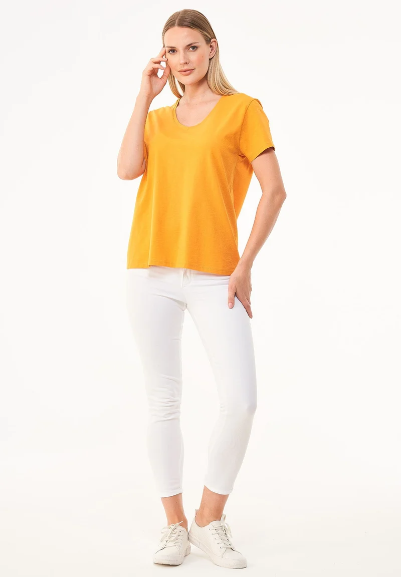 Basic T-Shirt aus Bio-Baumwolle mit V-Ausschnitt