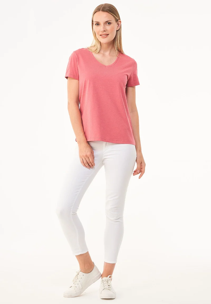 Basic T-Shirt aus Bio-Baumwolle mit V-Ausschnitt