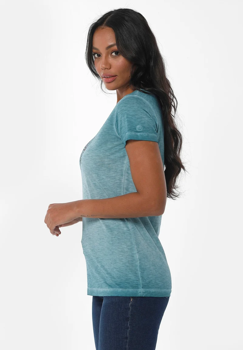 Garment Dyed T-Shirt aus Bio-Baumwolle mit Schmetterling-Print