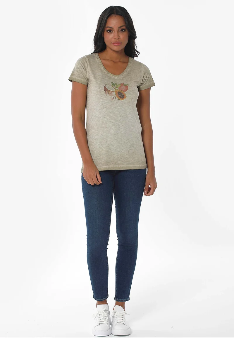 Garment Dyed T-Shirt aus Bio-Baumwolle mit Frucht-Print