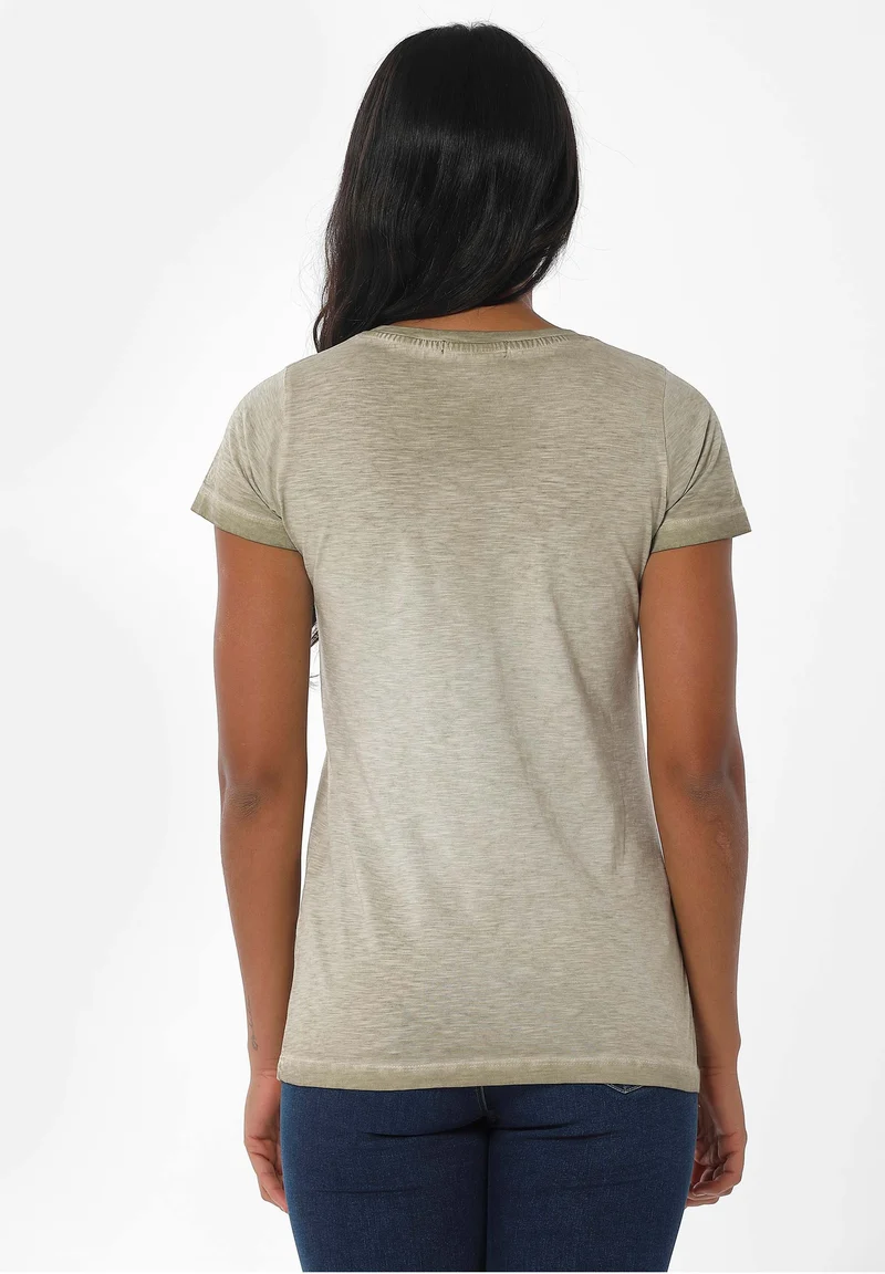 Garment Dyed T-Shirt aus Bio-Baumwolle mit Frucht-Print