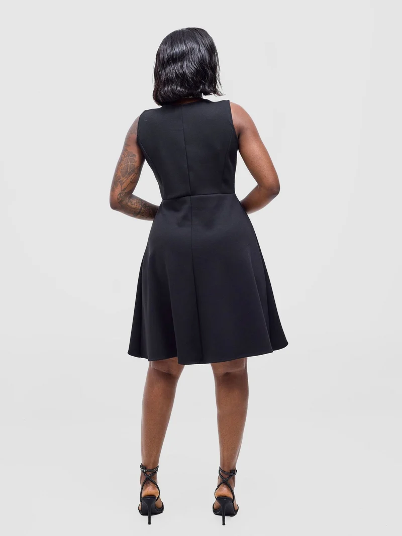 Vivo Niari Boat Neck Dress - Black