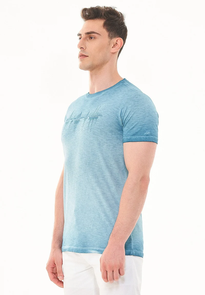Garment Dyed T-Shirt aus Bio-Baumwolle mit Print