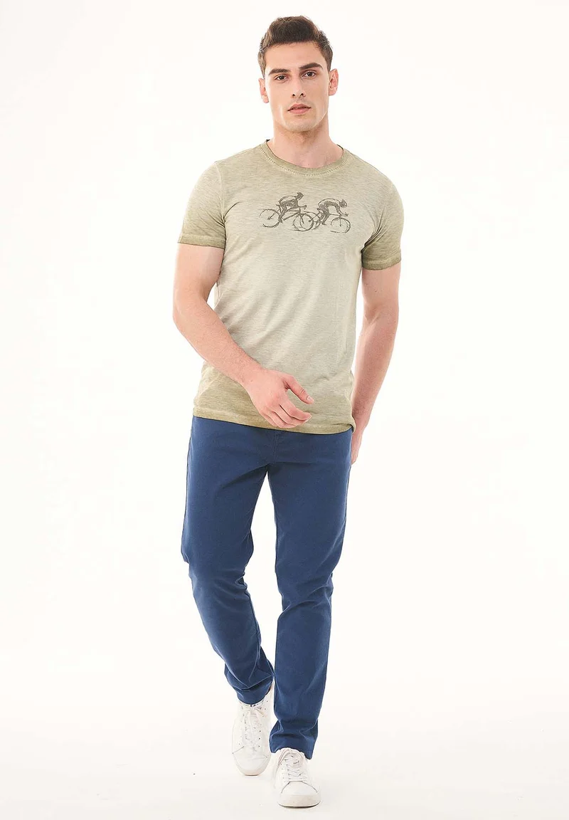 Garment Dyed T-Shirt aus Bio-Baumwolle mit Print