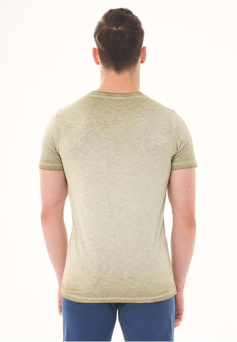 Garment Dyed T-Shirt aus Bio-Baumwolle mit Print