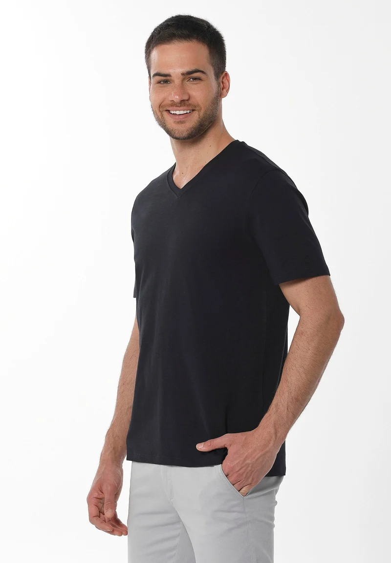 Basic T-Shirt aus Bio-Baumwolle mit V-Ausschnitt