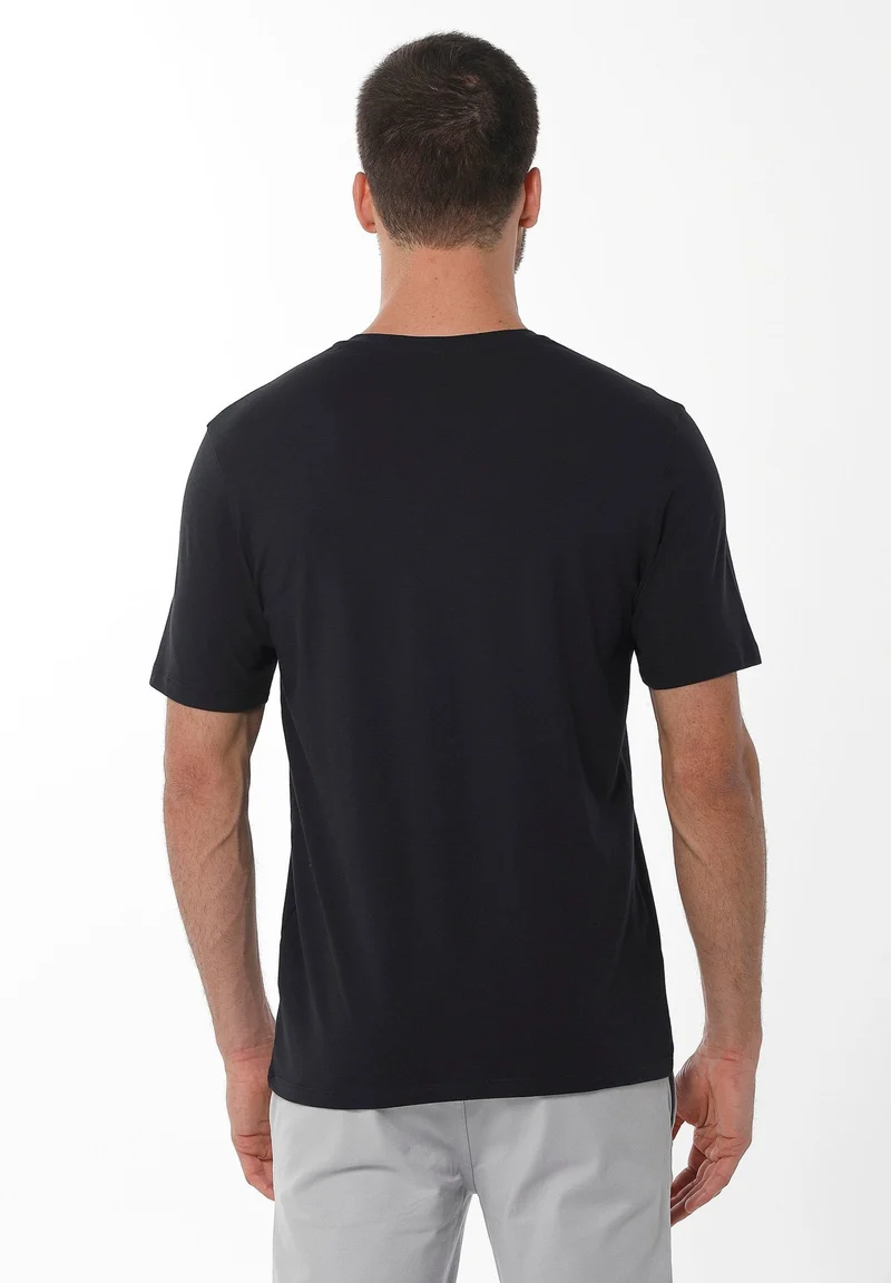 Basic T-Shirt aus Bio-Baumwolle mit V-Ausschnitt