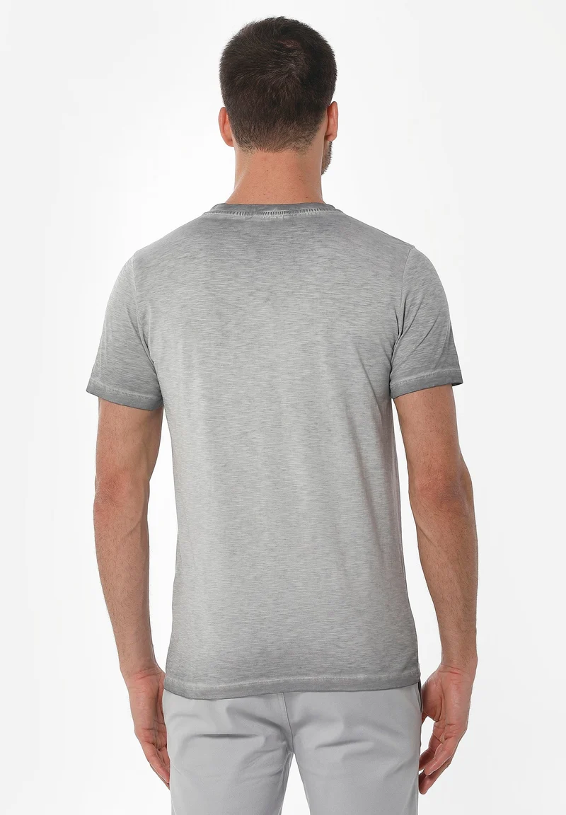 Garment Dyed T-Shirt aus Bio-Baumwolle mit Print
