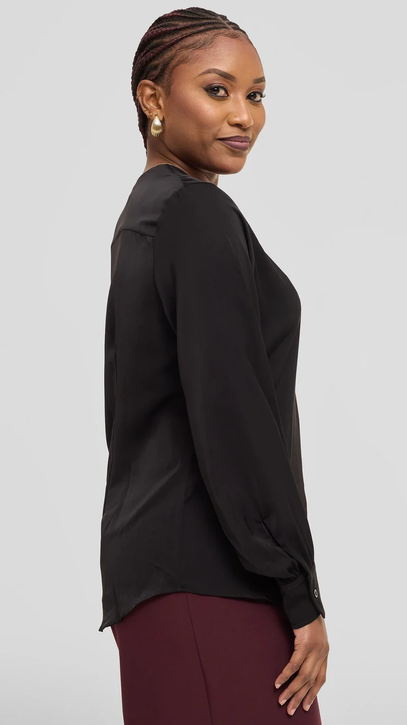 Vivo Ajani V-Neck Top in Crepe - Black