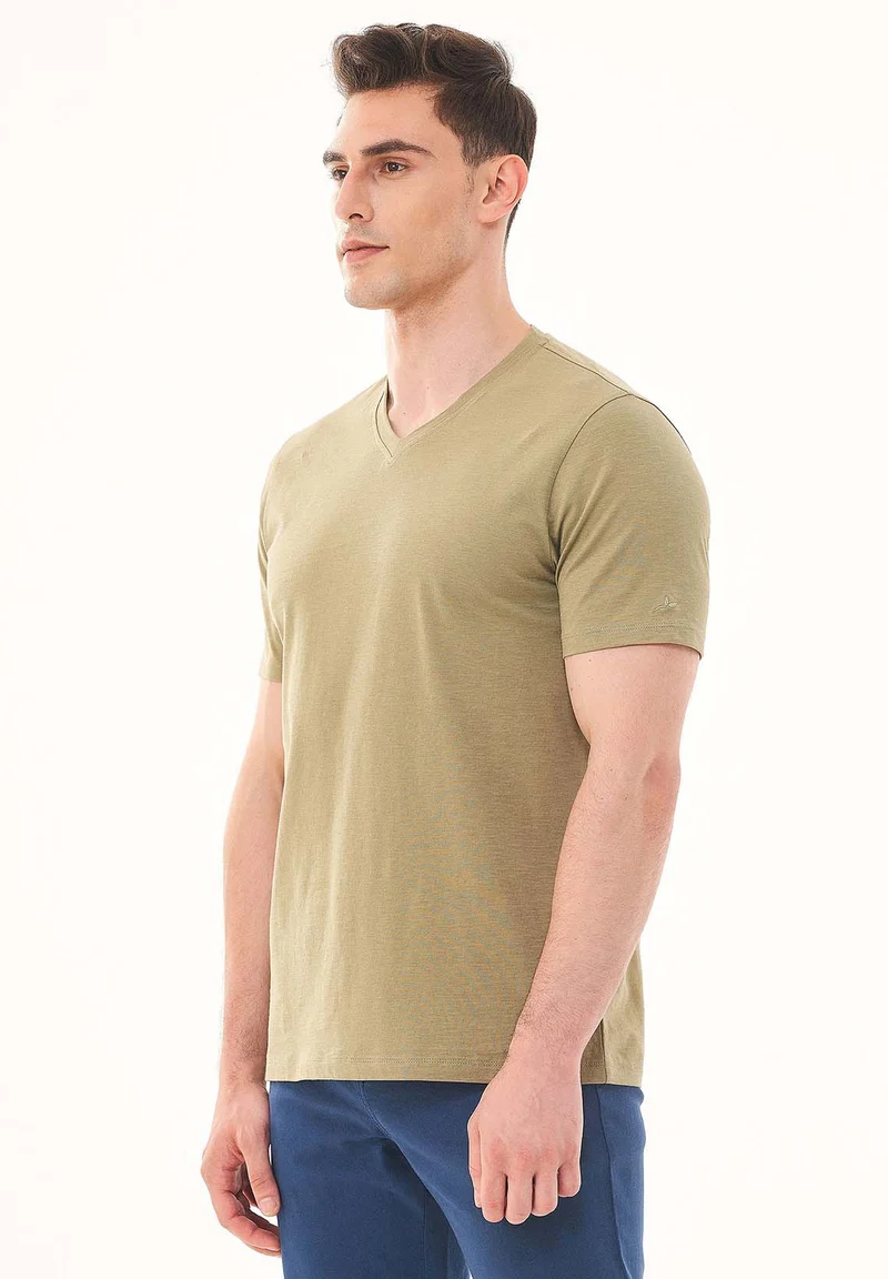 Basic T-Shirt aus Bio-Baumwolle mit V-Ausschnitt