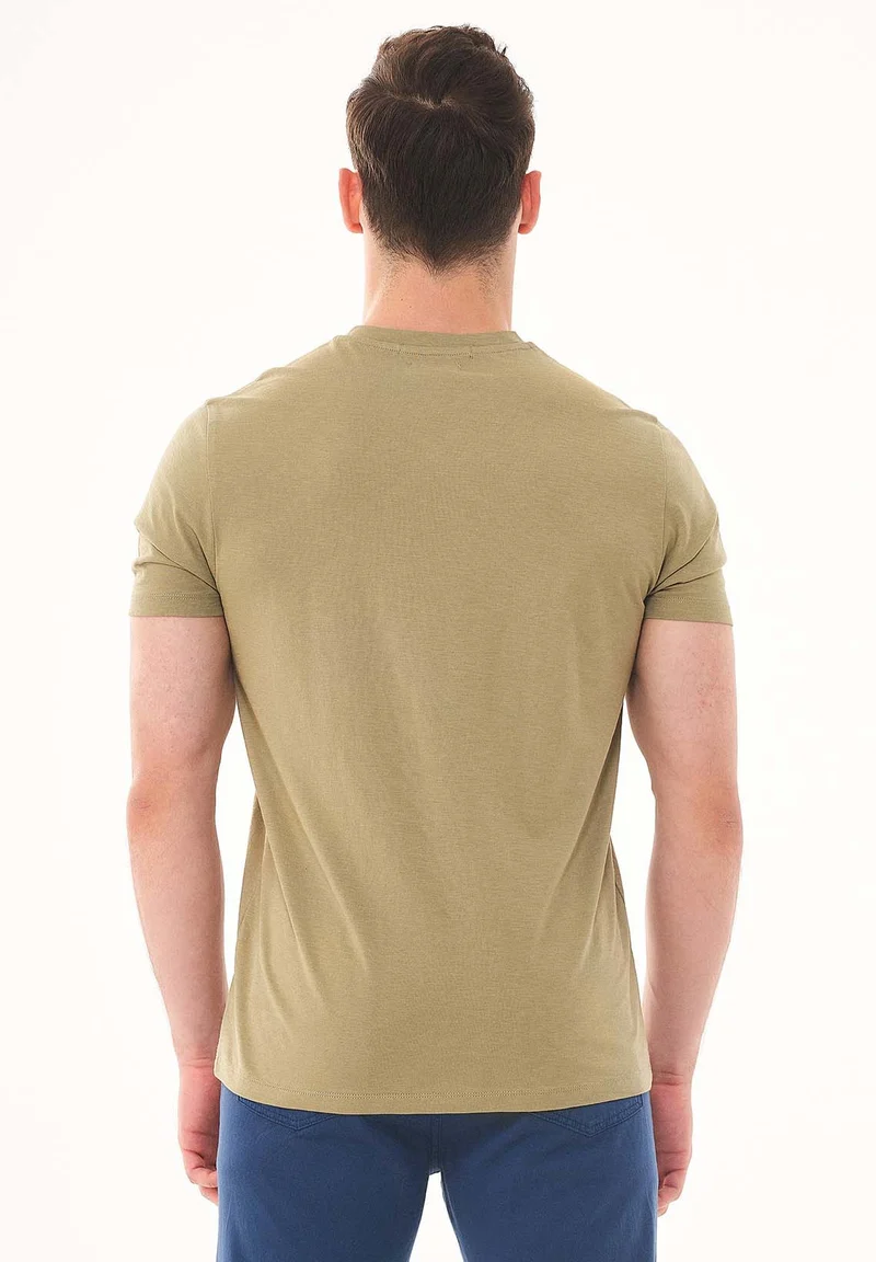 Basic T-Shirt aus Bio-Baumwolle mit V-Ausschnitt