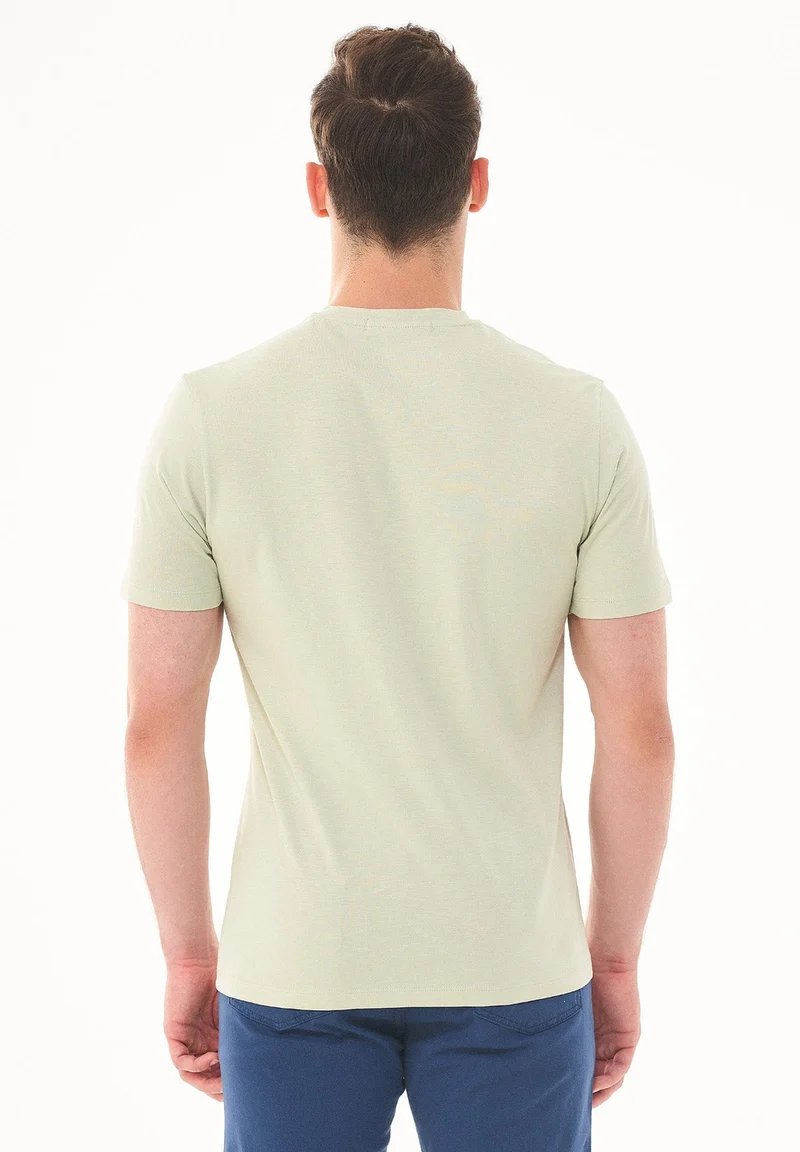 Basic T-Shirt aus Bio-Baumwolle mit V-Ausschnitt