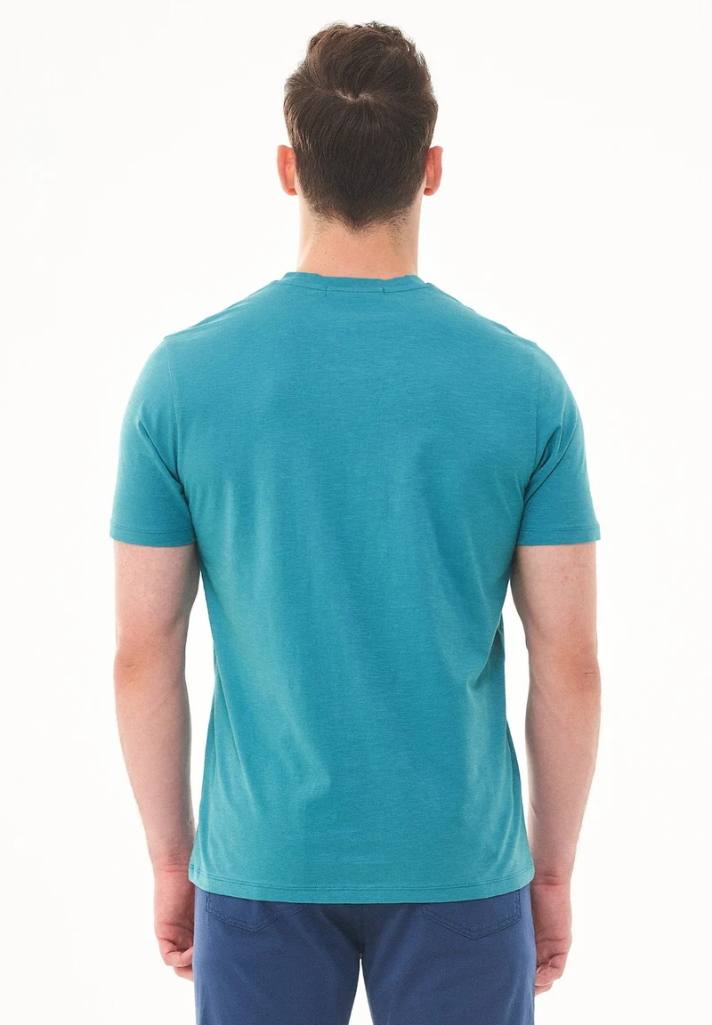 Basic T-Shirt aus Bio-Baumwolle mit V-Ausschnitt