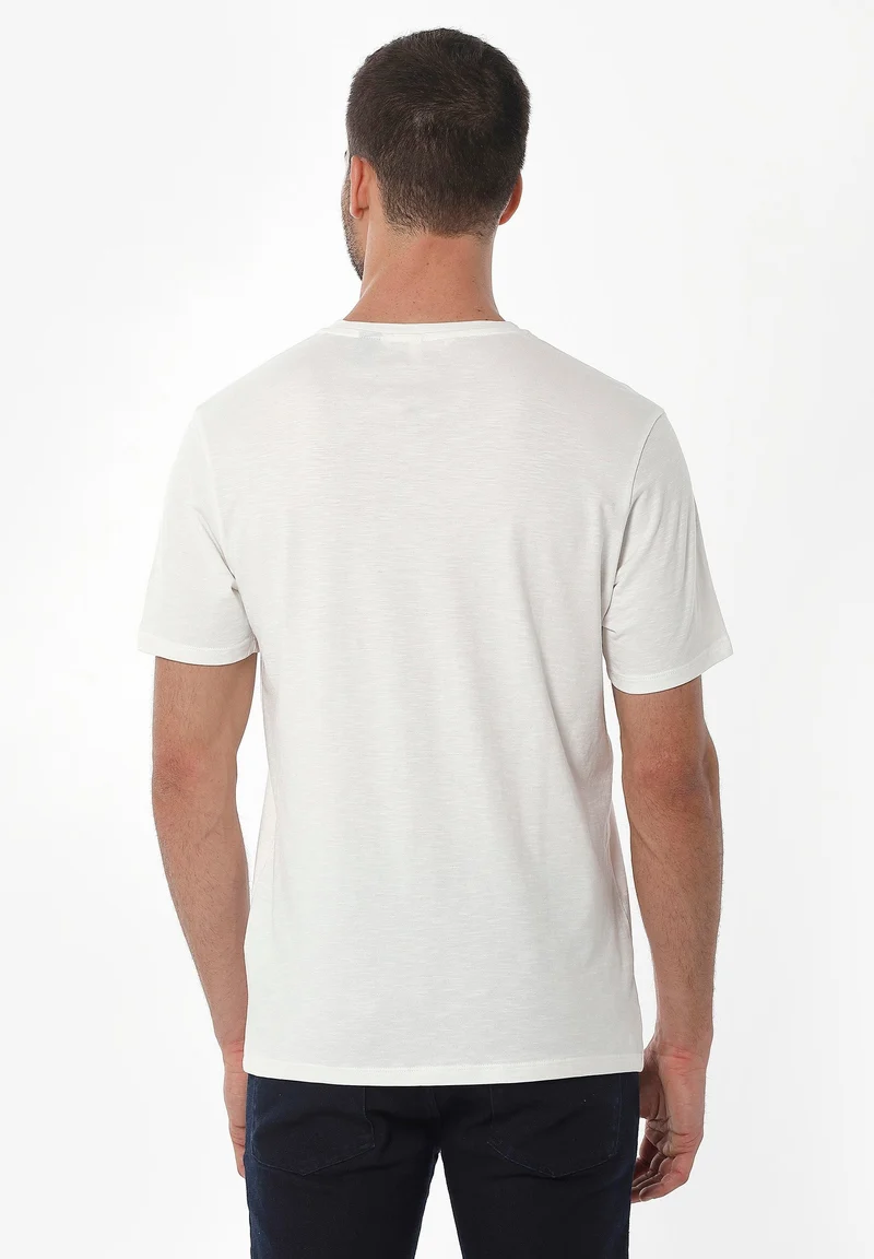Basic T-Shirt aus Bio-Baumwolle mit V-Ausschnitt