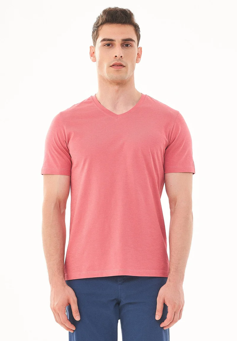 Basic T-Shirt aus Bio-Baumwolle mit V-Ausschnitt
