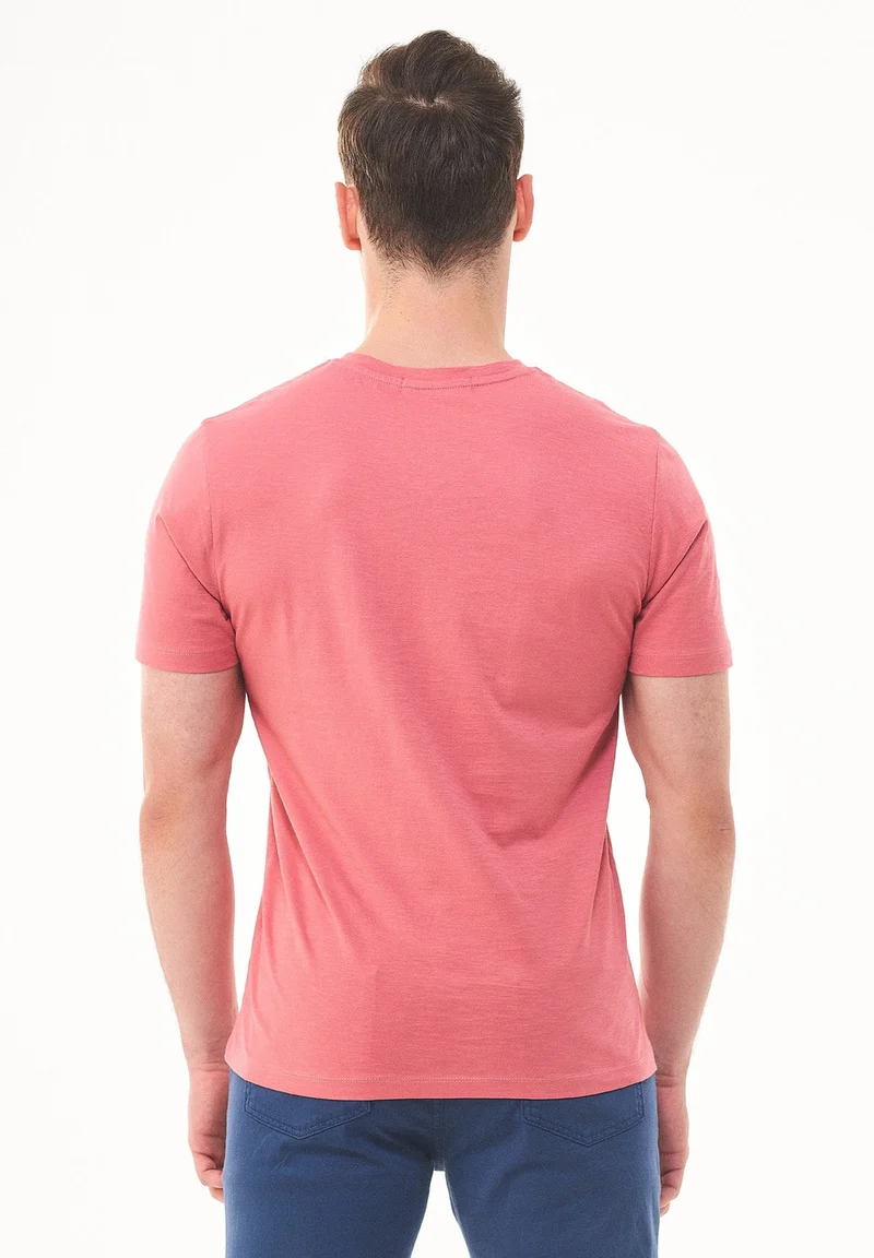 Basic T-Shirt aus Bio-Baumwolle mit V-Ausschnitt