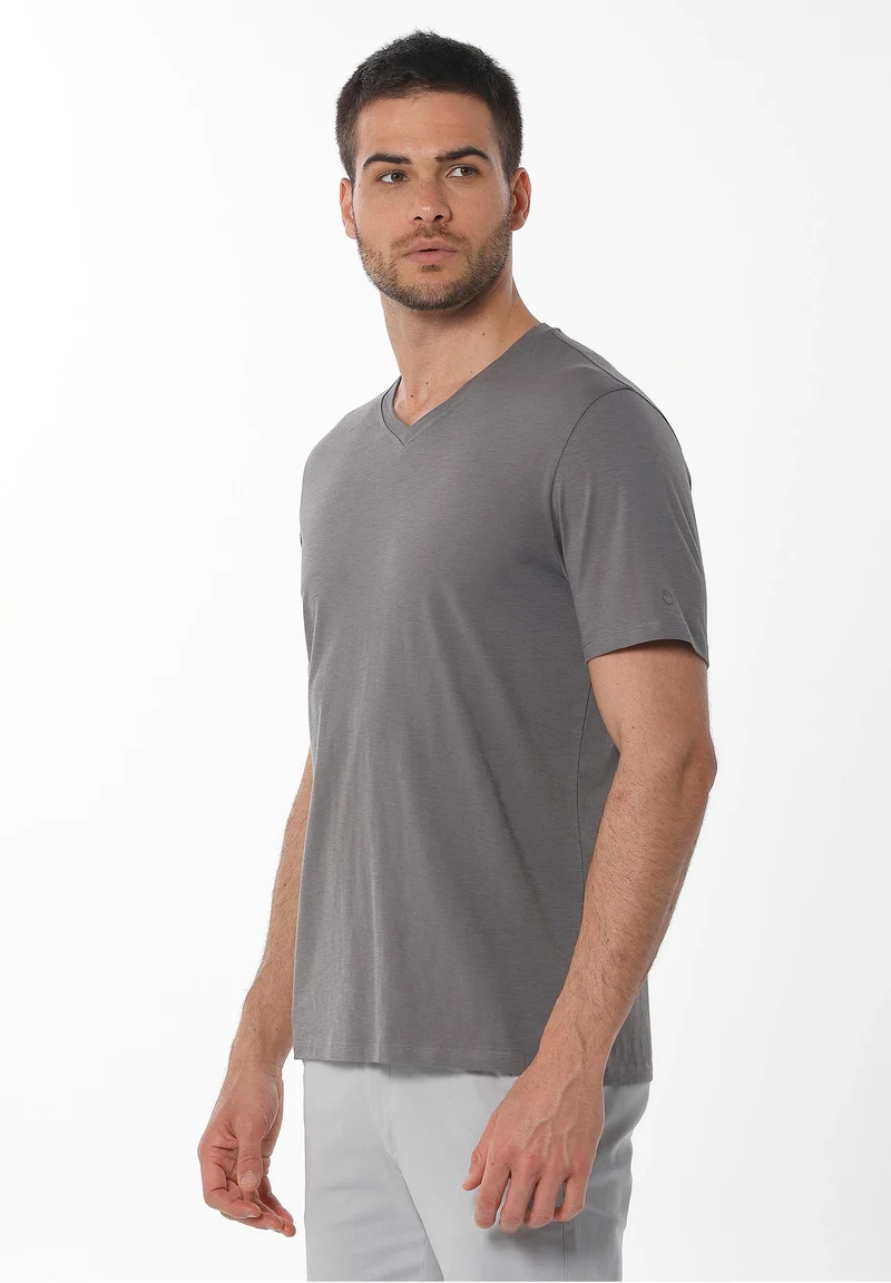 Basic T-Shirt aus Bio-Baumwolle mit V-Ausschnitt