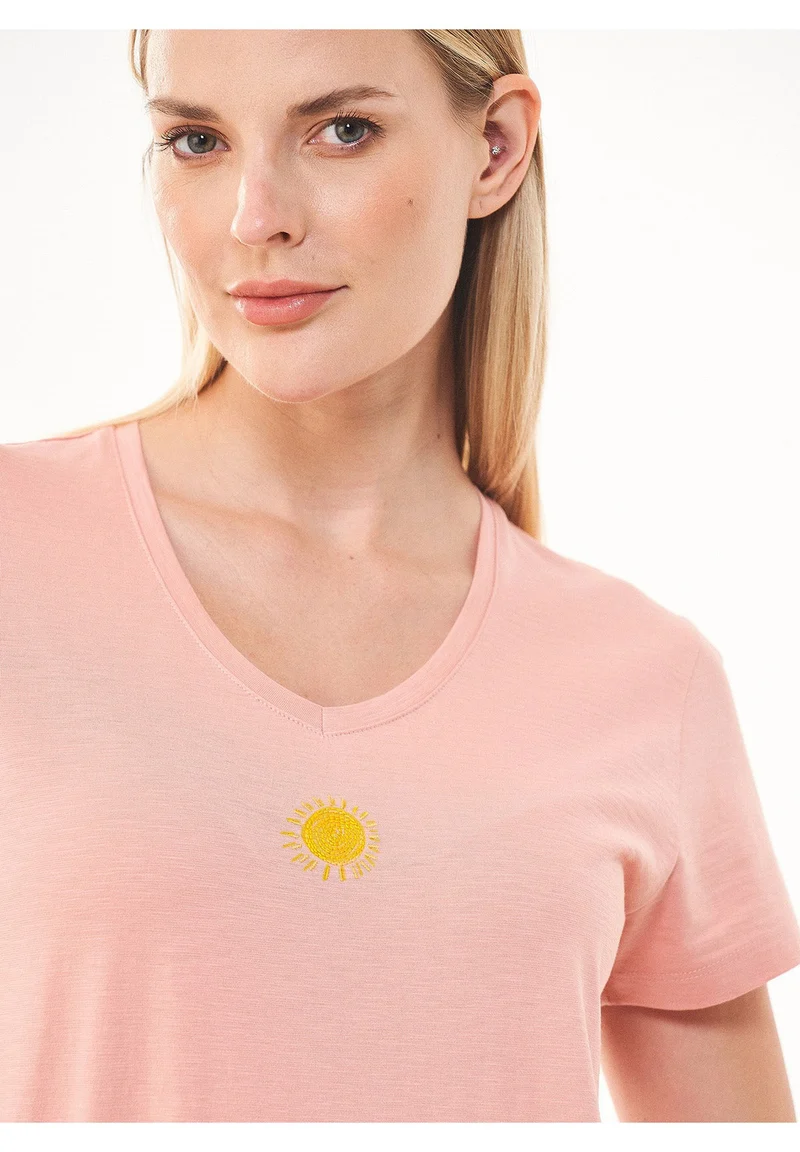 T-Shirt aus Bio-Baumwolle mit Solar-Stickerei