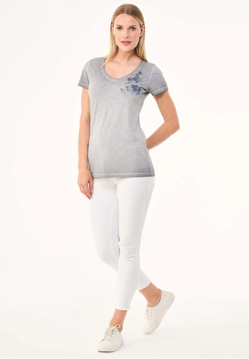 Garment Dyed T-Shirt aus Bio-Baumwolle mit Print